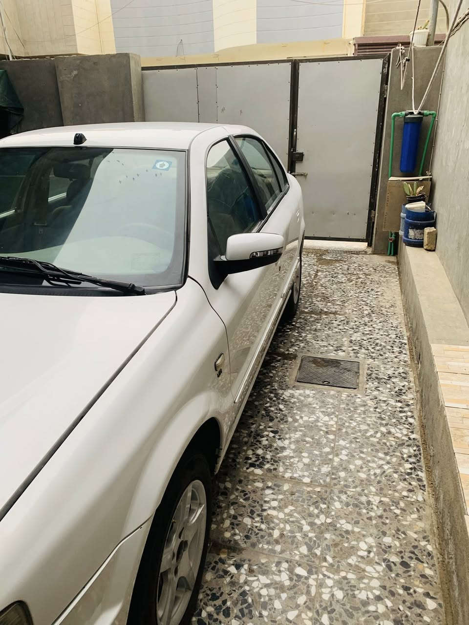 سلام عليكم سمند سورن للبيع موديل ٢٠١١ بيه ضربه بلجاملغ الخلفي وبارد باجاملغ الأمامي والسنوية لل٢٠٢٨ والسياره طابه هزه قبل سنه ونص والكير والمحرك والحداديه جديد مكان السياره حله نادر الاوله وباقي التفاصيل خاص
