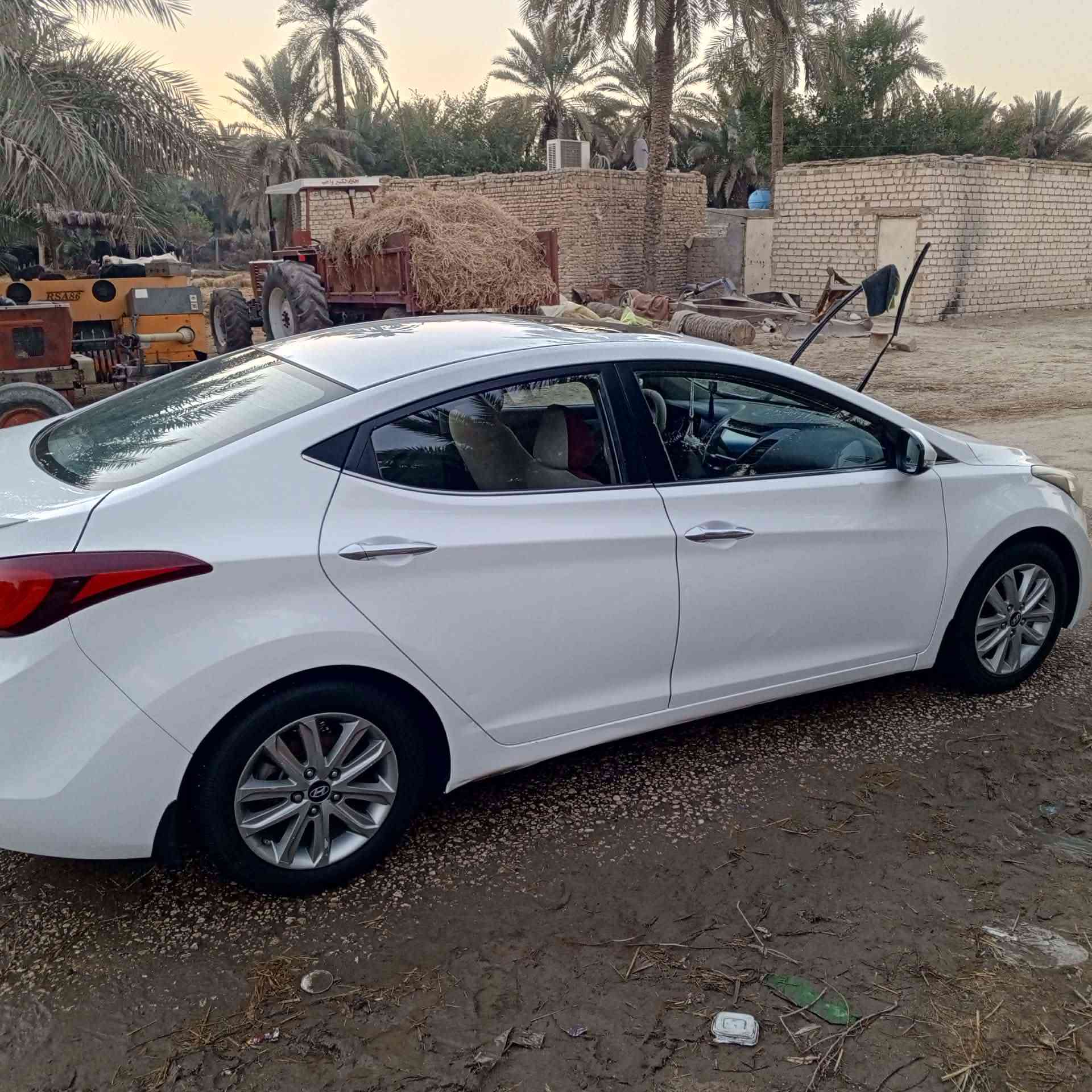 الانتره 2015 خليجي رقم نجف تحويل  ثاني يوم 
كير ومحرك (مكفولات) 1800
مكفوله من الضربه والصبغ والتبديل والفتح
سياره كفاله عامه من كلشي
تبريد مو شغال 
فول ماعده البصمه
السعر 130 وبيه مجال 
 الاثير‏‪***********‬‏
مكان النجف ناحية الحريه
