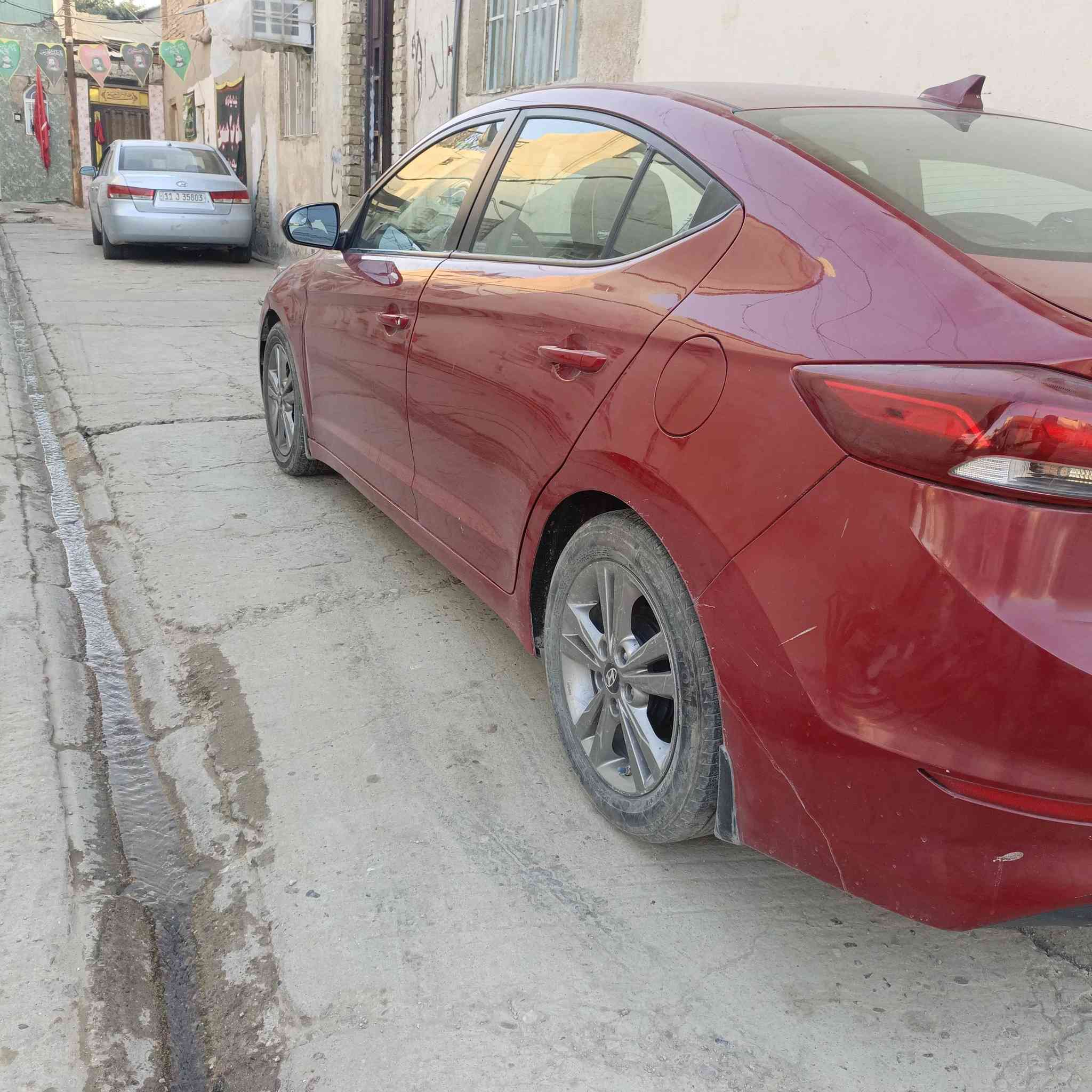 السلام عليكم
النترا 2017 رقم اربيل بأسمي 
مكفولة 
كير مكينه جاهزه من كلشي 
محرك 2000 دوش 
السياره جديده 
بيه منضومة زنون 
تخم تاير جديد 
بيه البنيد مصلح نفسه والجاملغ  باب السائق مصبوغه كلير بس رش 
السياره صورتها بدون غسل مامصوره عدل 

السعر 117 وبيه مجال الاستفسار الاتصال على الرقم 
***********
