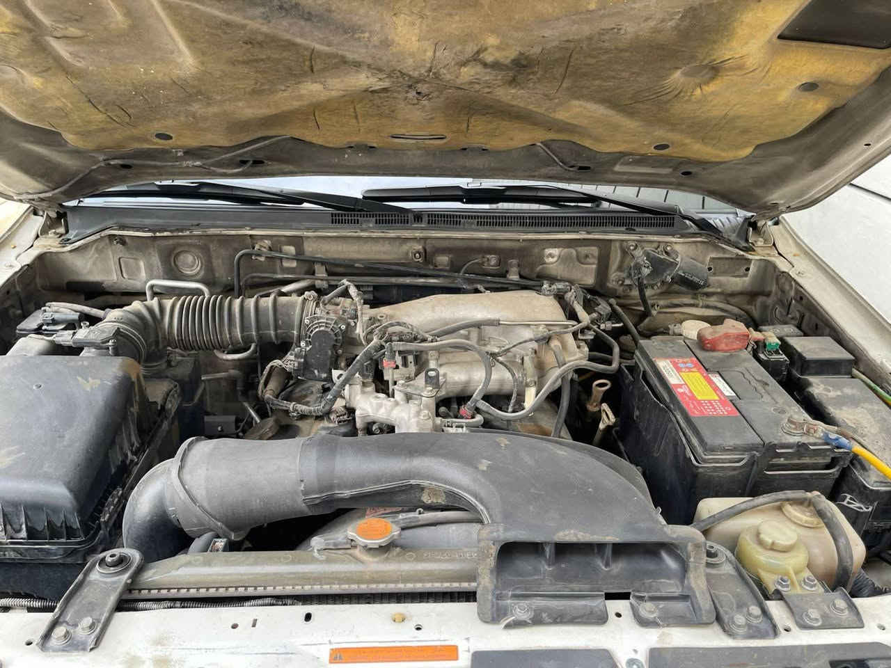 سلام عليكم  باجيرو للبيع 2010 حبتور مواصفات معروفه فول فول
فتحه   تحكمات ستريرن جهتين اشاير بالمري  مري شفط
وباقي المواصفات معروفه
سياره حلوه ونضيفه جاهزه من كلشي

 سياره بدون صبغ    فقط شبر بجاملغ الامامي جهة السايق
كير ومكينة و تبريد تدفئة  كهربائيات السياره  كله مكفول خير من الله
رقم بغداد بأسمي تحويل مباشر
مكان السياره بغداد المنصور
السعر 127 ورقه وبيها مجال قليل حق الجيه
رقم الهاتف  ***********
