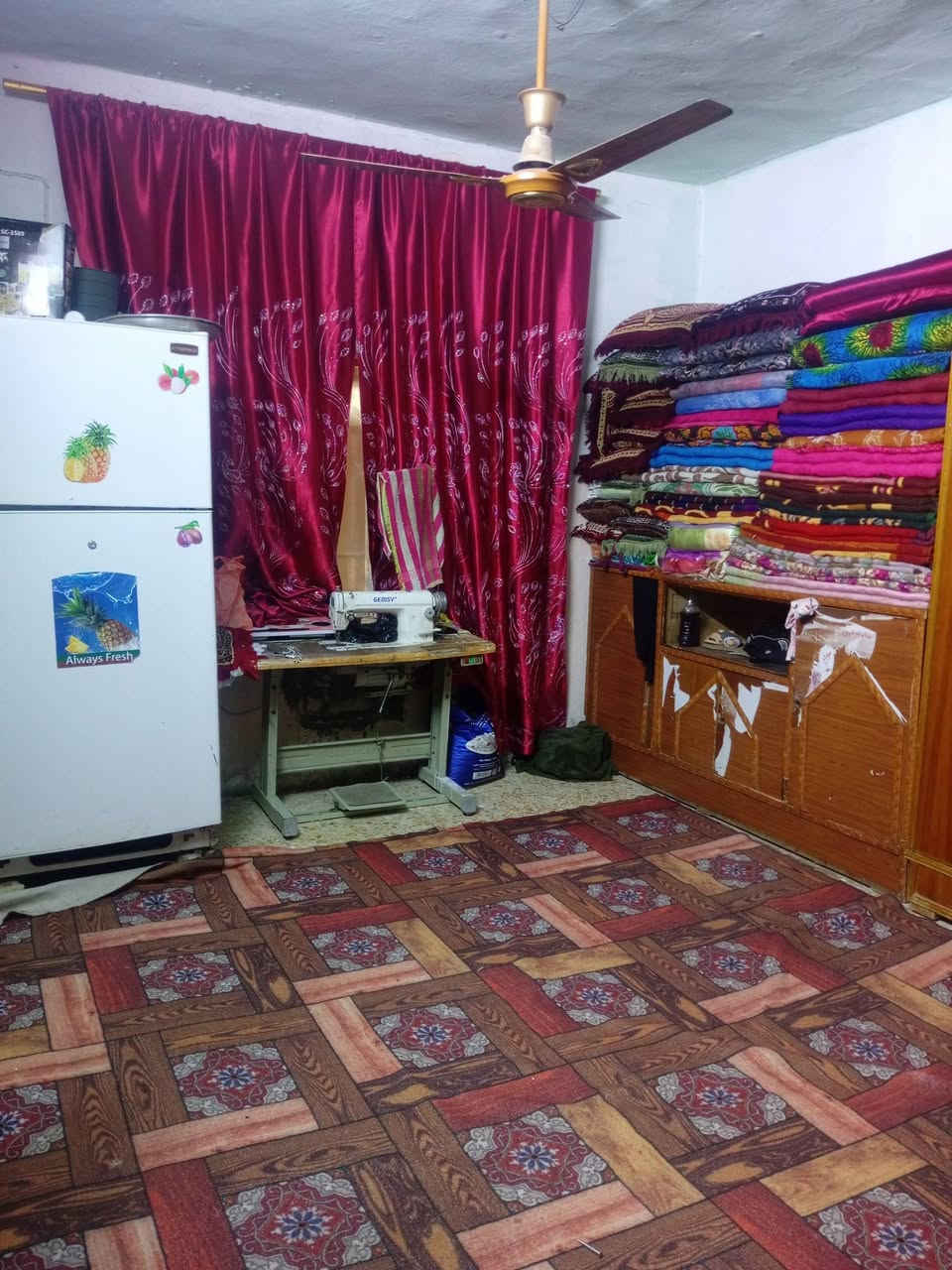 السلام عليكم بيت للبيع المساحه 200 منطقه النهروان ال  5000// ***********
