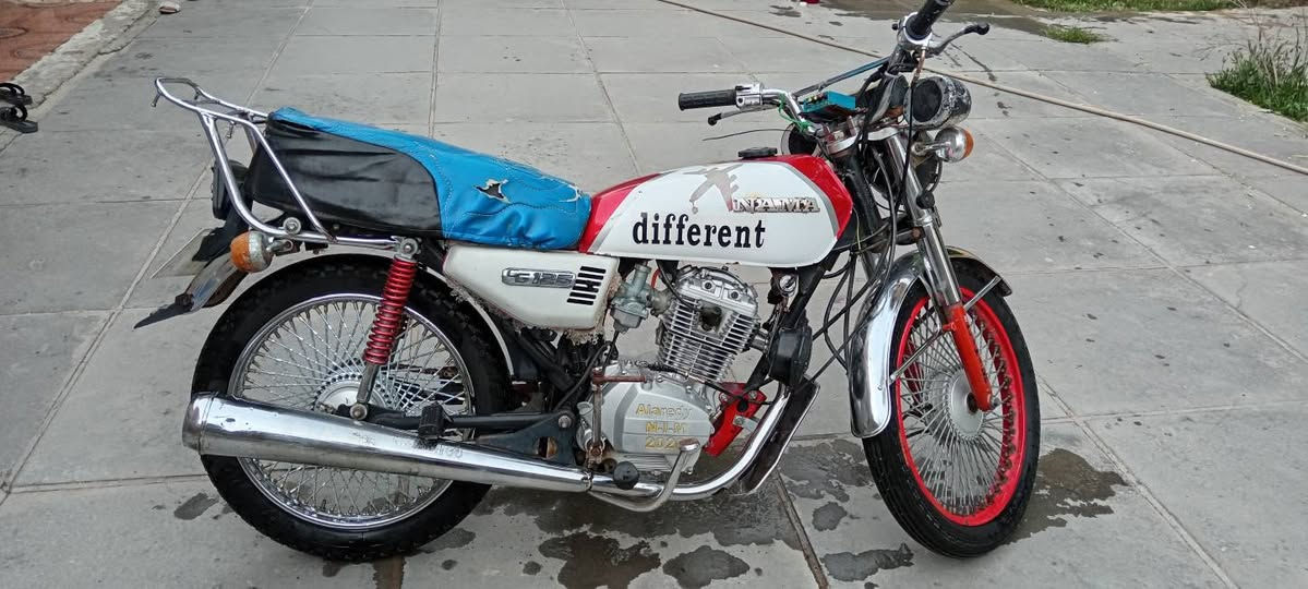 دراجه زنجيل للبيع،  كلك 2020
الحالة: المحرك (نظيفة جداً)، الظهر والشاصي سليم.

​النظافة: الدراجة جاهزة من كل شيء، طك هندر وطلع، كهربائيات كاملة.

​الإطارات: (جديدة/نظيفة).

​

​السعر:

​[450] (بيه مجال للشراي).

​المكان:

​ذي قار - الشطرة.

​للتواصل:

​المراسلة على الخاص أو الاتصال برقم: [***********].
