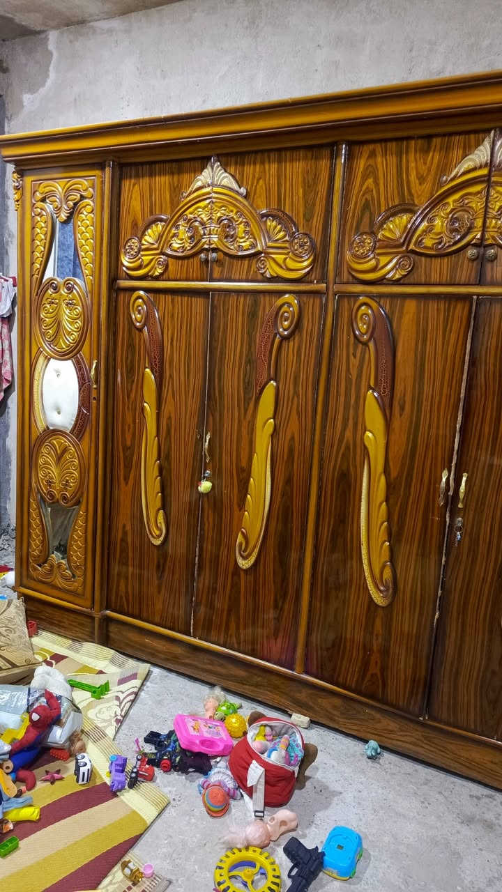 السلام عليكم غرفه مال اخشاب للبيع ***********
