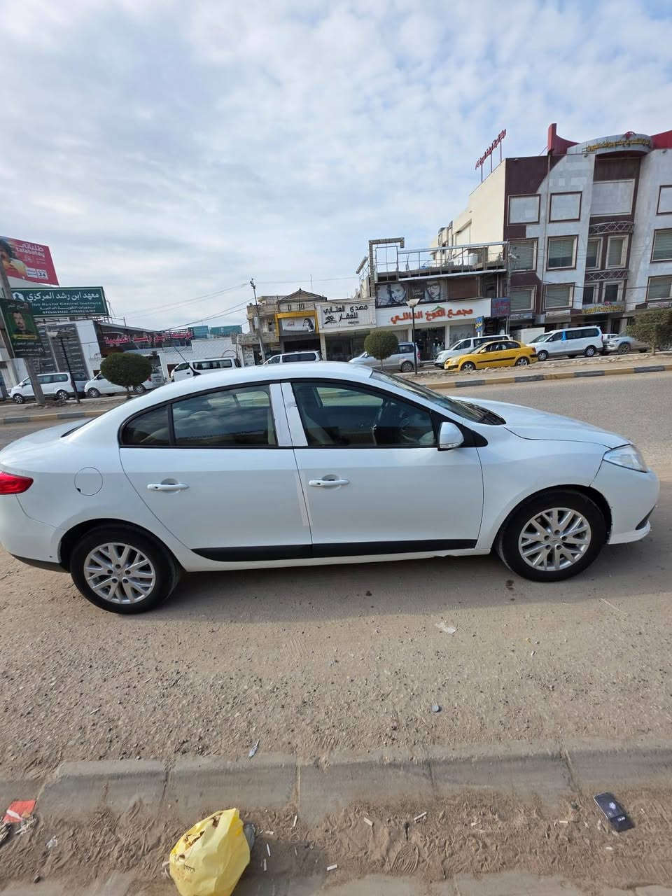 السلام عليكم رينو فلونس ٢٠١٦ للبيع السياره جاهزه من كلشي تختم تاير باتري
حداديه مسطره وبخاخات وفيتبم جدد السياره جاهزه لا تنقيص لا تبخير  

تبريد ثلج ستوني مبدل كمبريسر جديد  السياره بيه جاملغ السايق مبدل السعر٦٠ وبيه مجال 
*********** الديوانيه
