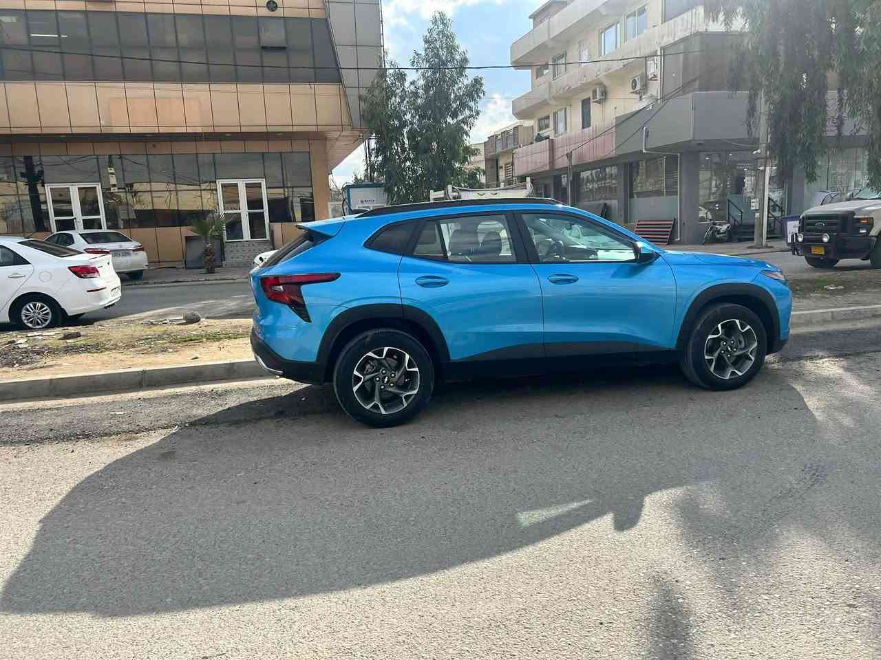 السلام عليكم

شيفرولية تراكس 2025

ماشية  22 الف مو مايل كيلو 

السياره فول مواصفات 

•رادار امامي

•تحديد مسار

•حساسات فول

•رادار جوانب

•تدفئة كشنات

•شاشة كبيره + عدادات دجيتل

وبعد خير من الله مواصفات معروفة فئة LT

وسياره اقتصاديه وحلوه بصرفية بانزين 

تاخذ بانزين عادي ومحسن طبيعي مكينتها 1.2 تيربو 3 سلندر

قطعتين بنيد وجاملخ كلير 

السعر. 149 

مكان السيارة اربيل 

*********** 
او خاص متوفر أربيل, العراق
