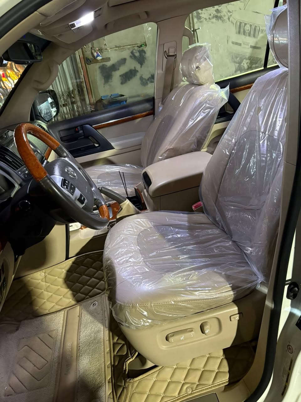 للبيع لاندكروز 14 باسمي رقم بغداد كفاله عامه عدا الدعاميه الامايه مبدله فول موصفات 1/1 سياره جاهزه مابيها كل نقص السعر 390 عنوان بغداد جديد التافصيل اكثر هاتف ***********
