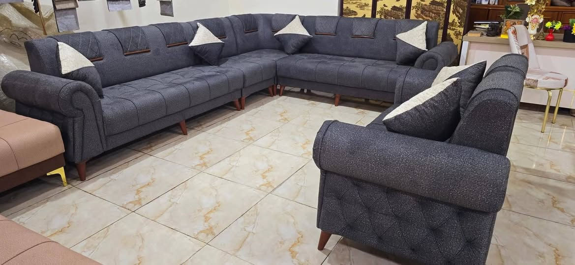 سلام عليكم عيوني
ديوان لون كحلي موديل حرف ٩ طول ١٤ متر ٢٠ مقعد تجي بيه قنفتين مفصوله مع ٢ زاويه وايضا ١٢ كوشه مثل الصور تماما جديد شغلنه معمل بغداد..
تسكام خشب بلاويد كله سمك ١٦ ملم جسور القواطع جام روسي مساطر سفنج مضغوط مميز أول مع طبقه اكسترا طبي بولستر قماش كتان ناعم
اتصال ***********
