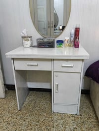 ميز مصبوغ ابيض السعر 20 بغداد شارع فلسطين  07717743786