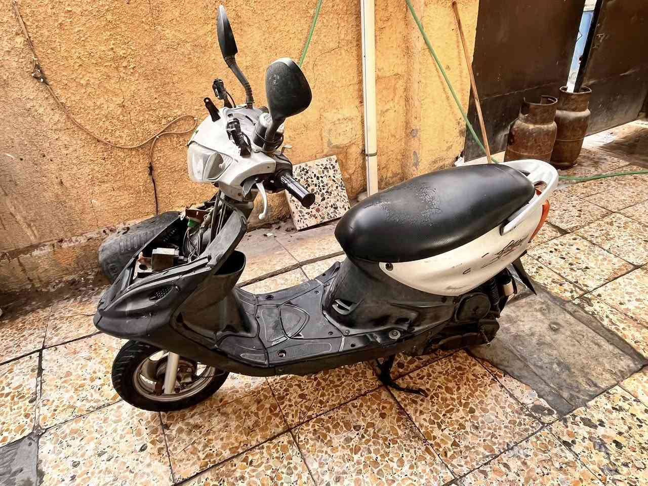 سلام عليكم 2دراجات للبيع سعر 400العنوان بغداد حي النصر رقم***********
