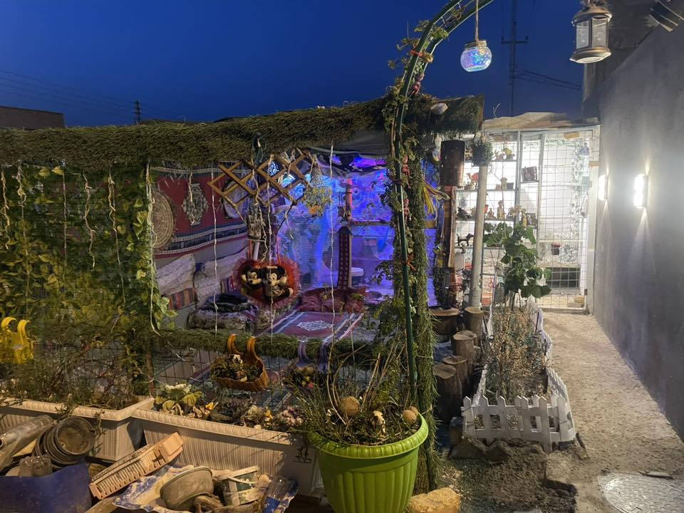 ✨ فرصة مميزة للبيع – دار زراعي 250م ✨
📍 الموقع: شارع حسينية الإمام الغائب
🏡 مساحة 250 متر – تصميم عملي ومريح

🔹 البيت مبني كونكريت طابوق
🔹 حديقة خارجية جميلة
🔹 شقتين منفصلات (وحدة بدرج خارجي + وحدة بدرج داخلي)
🔹 منظومة كاميرات مراقبة

🔸 الطابق الأرضي يتكون من:
✔️ استقبال أنيق
✔️ صالة واسعة
✔️ غرفتين
✔️ مطبخ حار + بارد
✔️ صحيات داخلية وخارجية
✔️ مناور + مجمع صحيات

🔸 الخدمات متكاملة:
💧 ماء
⚡ كهرباء
🛣️ مجاري
💡 أعمدة إنارة

بيت متكامل وجاهز للسكن… فرصة لا تعوض 🌟

📞 للاستفسار:
***********
***********
