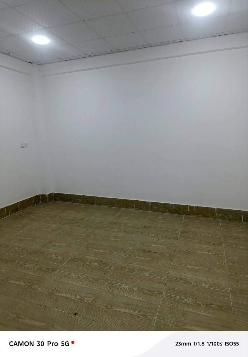 #للايجار
شقه حديثه في ياسين خريبط شارع السناتر موقع سكني مميز  طابق اول تحتوي على غرفتين صاله مطبخ صحيات السعر 650
***********

المهيمن للاستثمار العقاري
