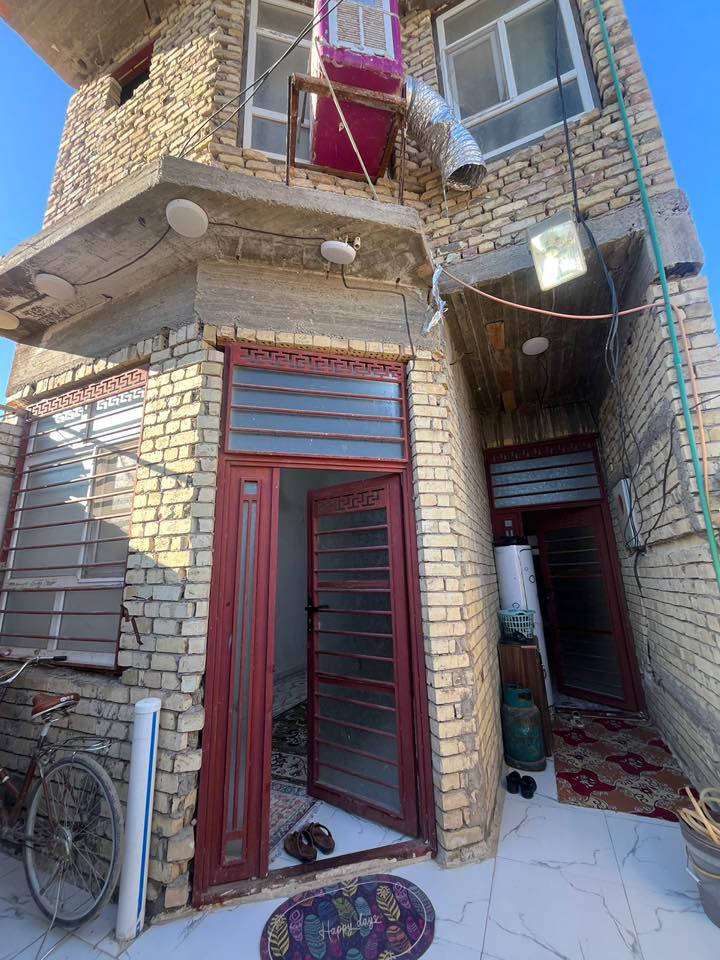 بيت للبيع مساحته ١١٢ونص متر طابو صرف حي النضال بناء جديد طابقين يحتوي على استقبال وصالتين و٣ غرف نوم ومطبخ و٤ صحيات ***********
