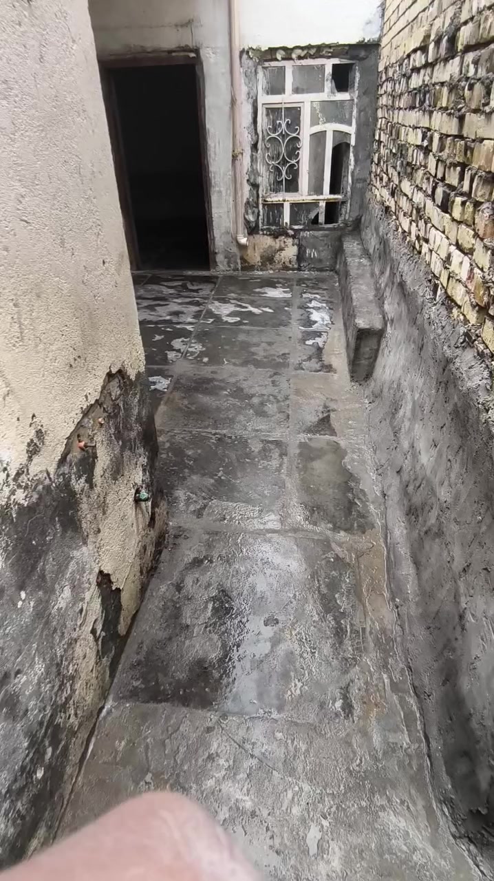 السلام عليكم بيت دولان اجار
يتكون غرفتين ومطبخ ومجمع صحيات 
اجاره ٢٠٠ من ضمن كهرباء وماي الاستفسار ***********
