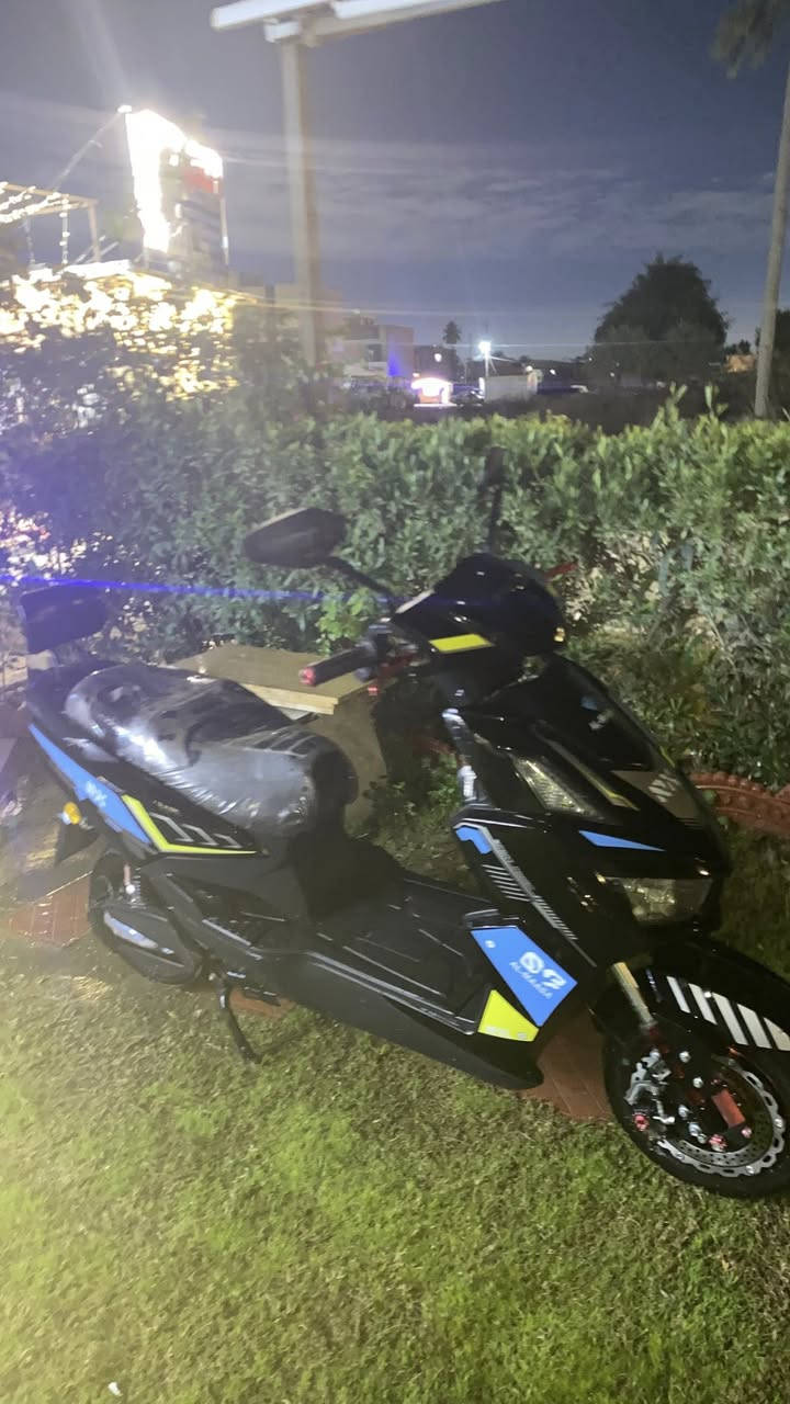 سلام عليكم
دراجه شحن سكنس 
٦باتري دبل
دبل كارت  تشغيل
دبل بصمه
دبل سويج
تشغيل عن بعد 
جهاز اندار 
رجوع الى الخلف
دبل اشاره 
كير ٤ سرعات 
شاشه ايباد قارى عطلات
زنون عالي ناصي 
ستاند تعليك و صفح
تجوه ضهر
مساحه تخزين صندوق كبير 
ومواصفات هواي متخلص 
صار شهر من اخذتها 
دراجه خير من الله 
٦٥٠ قفلها مكاني الاعظميه 
***********
