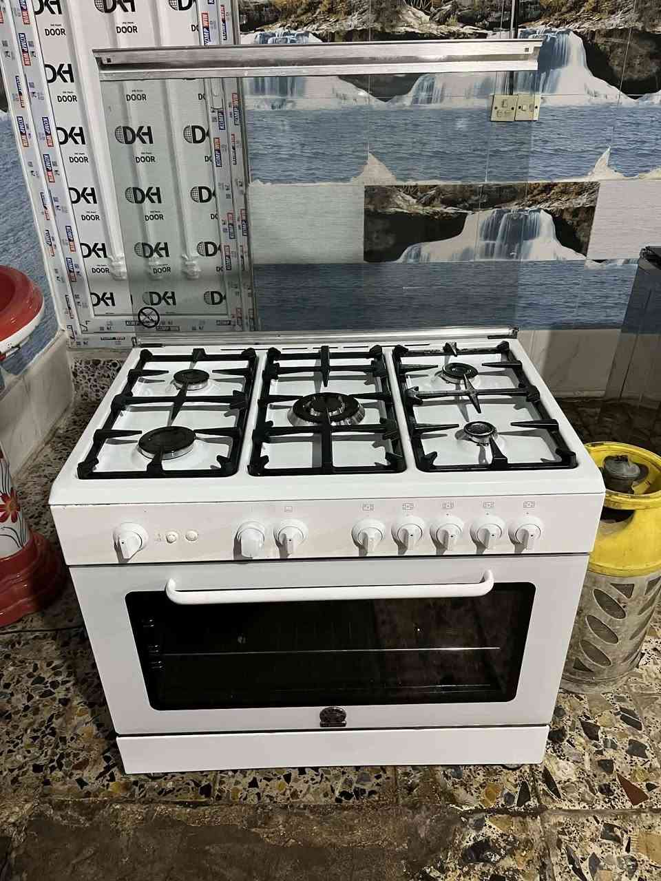 طباخ جيرمني ايطالي قياس 60 في 90. قطعه نادره 
السعر  250.    العنوان بغداد 
رقم الهاتف *********** وبي واتساب
