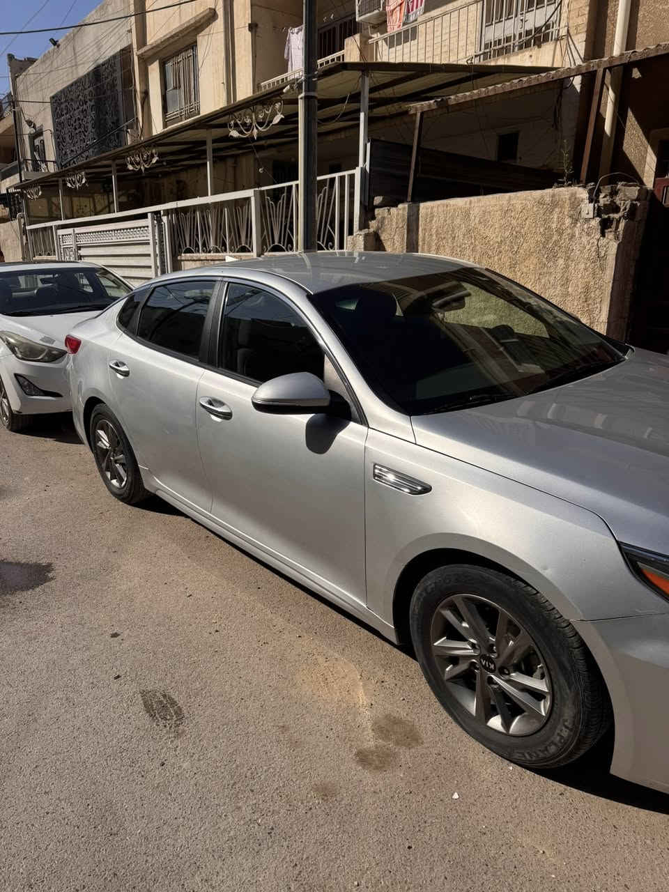 كيا اوبتما ٢٠١٩ امريكي ماشية ٤١ميل حادثة جاملغ امامي بدون ايرباك وبيه طخة خفيفة جاملغ الخلفي هنا انطخت بأسم شركة رايده ١٣٦٠٠$ مكاني المنصور حي العربي هذا رقمي ***********
