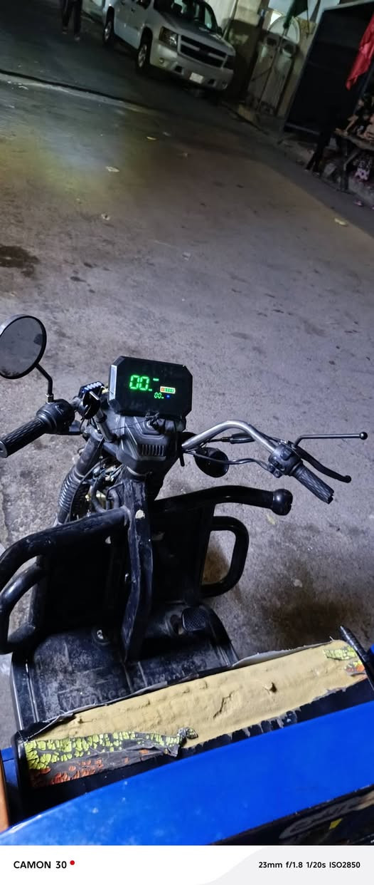 سلام عليكم ستوته شحن موديل 24 حجم الكبير بطاريات نضيفات ستوته ماناقصه اي شي سعر 950 شراي يراسل عل واتساب فقط متواجد ***********
