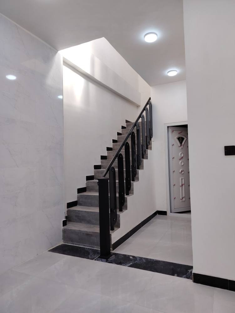 سلام عليكم مستعجل على بيع بيت للبيع عقد زراعي بي قرار محكمة مشمول للتطويب 100 متر واجهة 8 نزال 12.5 شارع المطار القوسي خلف عماد سكر قبل محطه البنزين منطقة حلوه وهادئه قريب الشارع العام بناء درجة أولى شوف العين صار عليه 52 السعر البيع 46 الاستفسار *********** النجف, العراق
