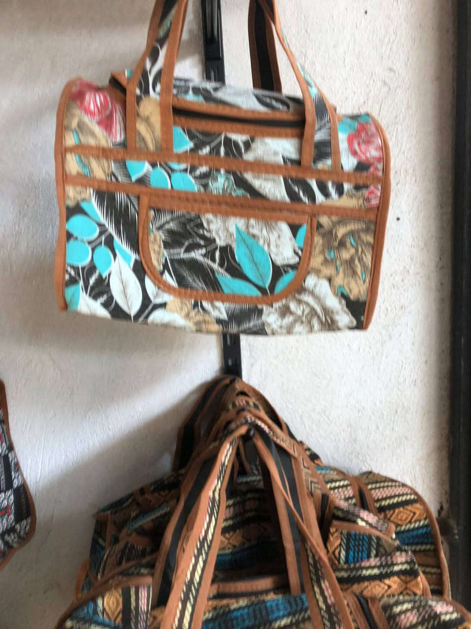 سلام عليكم ورحمه الله وبركاته اخواتي توفر سيت متكون العنوان سوق ابو غريب الجديد من ثلاث قطع وتوفر موديلات جدأ حلوه ***********
