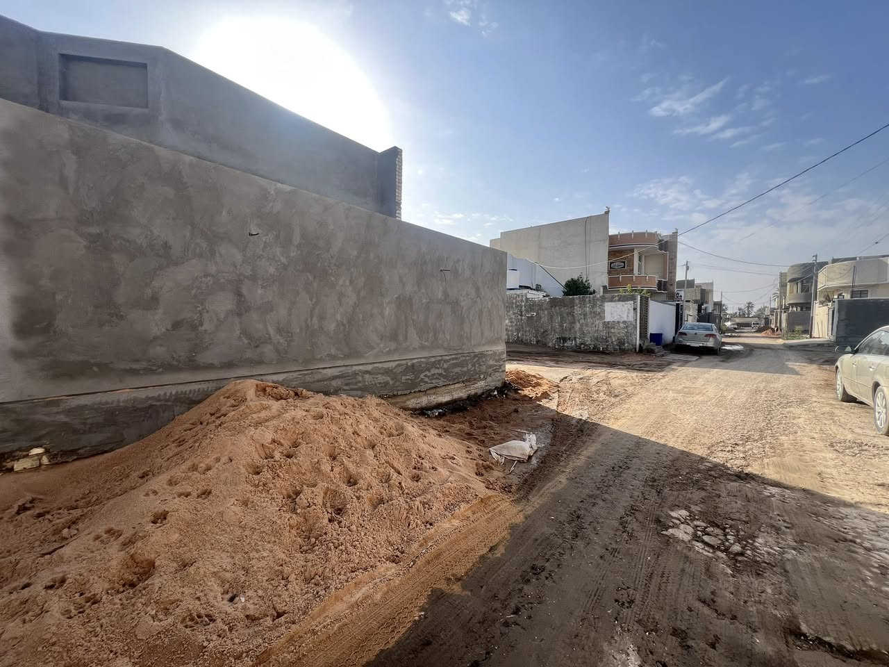 ٢٠٠ متر للبيع حي المعلمي بحي المصطفى ع التبليط
غرفتين نوم كبيره 

حديقه داخليه 

صاله كبيره٤*٨

استقبال ومطبخ

صحيات داخليه وخارجيه

مع كراج سياره وحديقه خارجيه 

جاهز البيت باقي تقفيل فقط  

سعره مناسب 

***********
