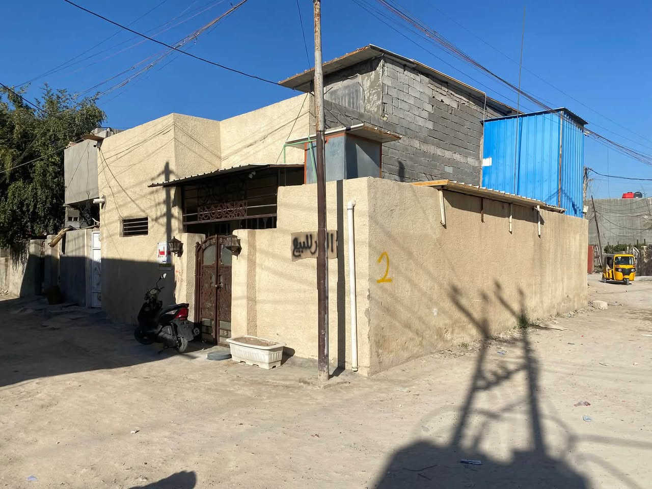 سلام عليكم بيت بحي سلام مساحه 100متره 10في 10 قريب الاسوق سنتر نوع اللعقار سند اصفر بناء بلوك سعره على خاص ***********
