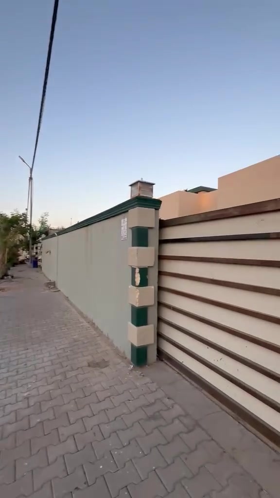 🏡 بيت مميز للإيجار – النجف الأشرف
📍 الموقع: النجف الأشرف – مجمع أبو تراب، المرحلة الأولى.

📐 المساحة: 200 م².
🏠 طابق واحد.
💰 الإيجار الشهري: 350 ألف دينار عراقي.

✨ تفاصيل البيت:

* 🛏️ غرفتان.
* 🛋️ صالة.
* 🪑 استقبال.
* 🍽️ مطبخ.
* 🚿 حمّامان.
* 🚗 كراج يتسع لسيارة.
* 🛡️ المجمع مزود بسكيورتي وبوابة أمن، مما يوفر أمانًا وخصوصية للسكان.
* ✅ جميع الخدمات الأساسية متوفرة.
* 🌳 منطقة هادئة ونظيفة، مناسبة جدًا للعوائل.
* 🏡 بيت مرتب ونظيف وجاهز للسكن مباشرة، بمساحة مريحة وتصميم عملي يوفر الراحة والاستقرار.

📸 إذا كنت تبحث عن بيت في موقع هادئ وآمن مع جميع الخدمات، فهذا الخيار يستحق المشاهدة.

📞 للاستفسار أو حجز موعد للمعاينة، يرجى التواصل على الخاص أو عبر الواتساب: ***********
