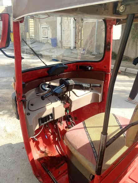 السلام عليكم للبيع تكتك باجاج 2018رقم وسنويه كربلاء مكينه خير من الله تأيرات جدد صدر جديد كلجات جدد كهربائياتها شغاله كلها نقصها جادر كشرها مثل مموضح بل صوره شرط التحويل مكاني بغداد الدوره ابو دشير رايدها ب4100وبيها مجال رقمي ***********
