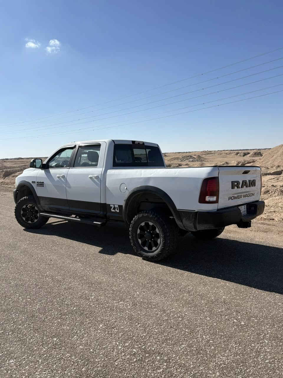 رام باور واغن 2018 حجم 2500بانزين مكينة فحل 6400 
سيارة بدون ايرباك حادثها بسيط
ماشية 56 الف فقط
السيارة جديدة ومكينة مكفولة 
السيارة  كيرها  بالاستعمال الطويل تبوك نمرة تحتاج تصليح
ابيعها على وضعيتها
السعر 175 ورقة
***********
