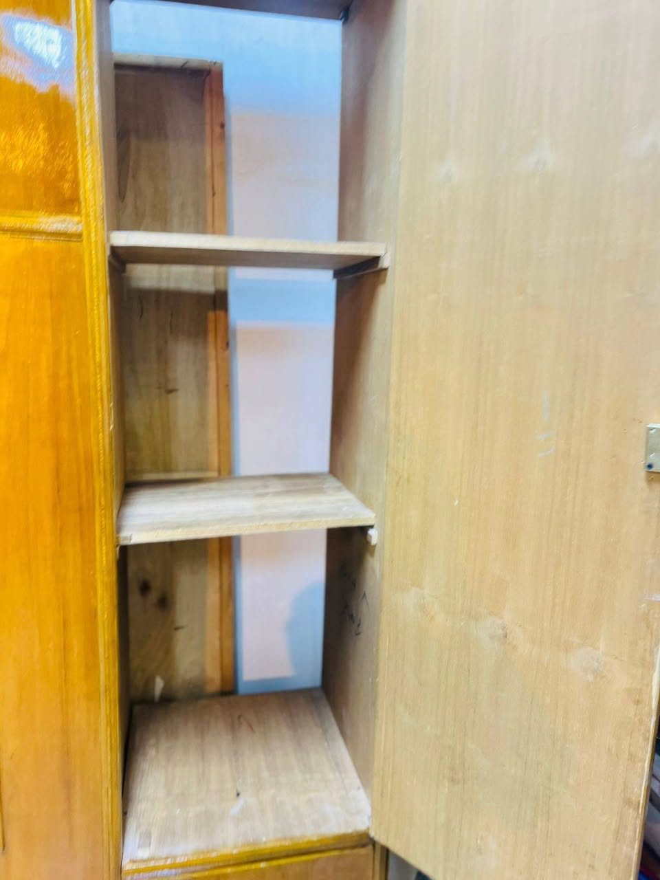السلام عليكم 
غرفه صاج عࢪاقي مستخدام 
غرفه6/ابواب 📌
السعر 580
نضافه 80/💯 
معا نقل فقط داخل بغداد 
واتساب ***********
