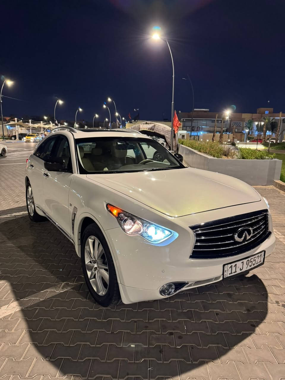 بيع ومراوس انفنتي 2016 فول موصفات للاخير QX70 رقم بغداد سياره حلوه جديده وارد امريكي حادثها سطحي كلش مابيها تبديل ولا ايرباك طاك حادث بسيط كلش ماشيه قليل 44ميل سعرها مناسب عنوان البصرة الرقم ***********
