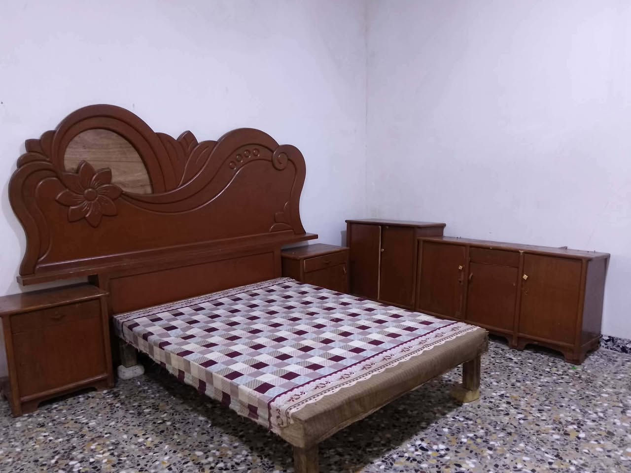 مكلفه بالنشر لاستفسار اكثر راسلوني انطيكم حساب راعيتهن 
جربايه لحد عمر ٧ سنين سعرها ٧٥ نجاره كلش قويه 
غرفه بيها أضرار بسيطه يردوها ب ٢٥٠ وبيها مجال


**إذا كنت صاحب هذا الإعلان وتريد حذفه لأي سبب، رجاءا أرسل رسالة إلى الدعم الفني**