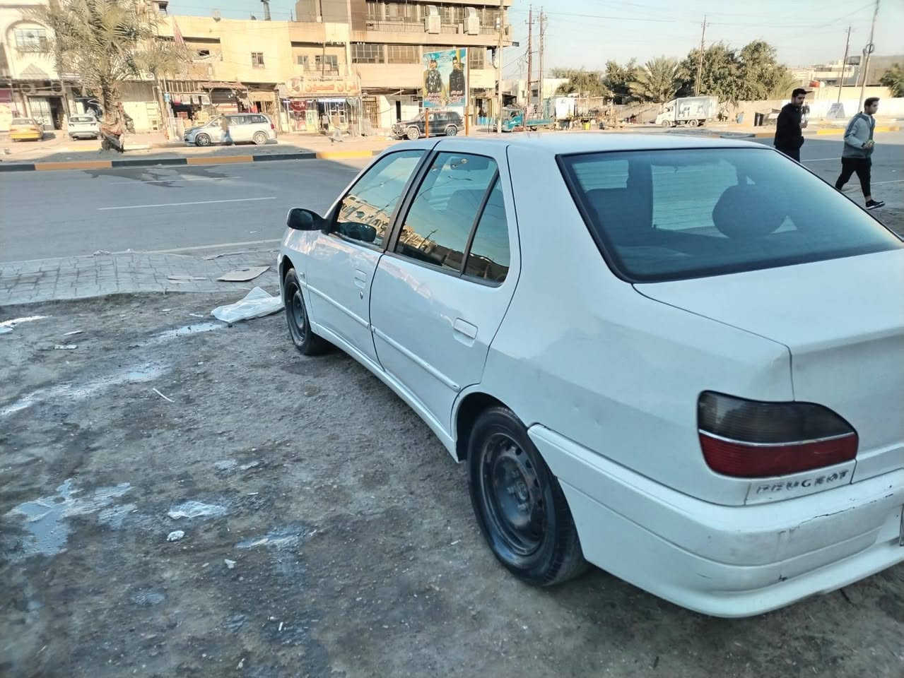 السلام عليكم 
بيجو 306 فرنسي موديل 2001 ماشيه 235بيها بنيد ودعاميات صبغ السياره بسمي عارضها 47 وبيها مجال قليل مكاني البنوك ***********
