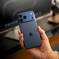 ايوفون 17برو ماكس صار شهرين مستخدم للبيع07807518559