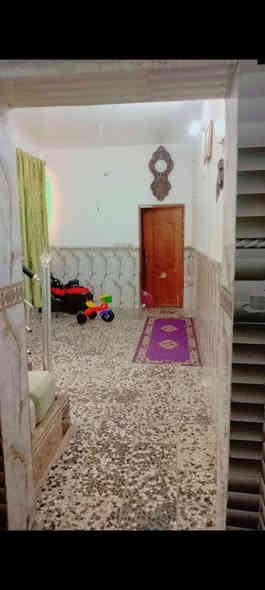 دار للبيع بنداء على ساحه وقريب شارع بيتي 100متر اساس وسقف كونكريت بناء طابوق جمهوري سيراميك وارضيه كاشي خريطه كامله بسمي بدون دلال  سعره 72بيع سريع  شراي اتصل فقط ***********
