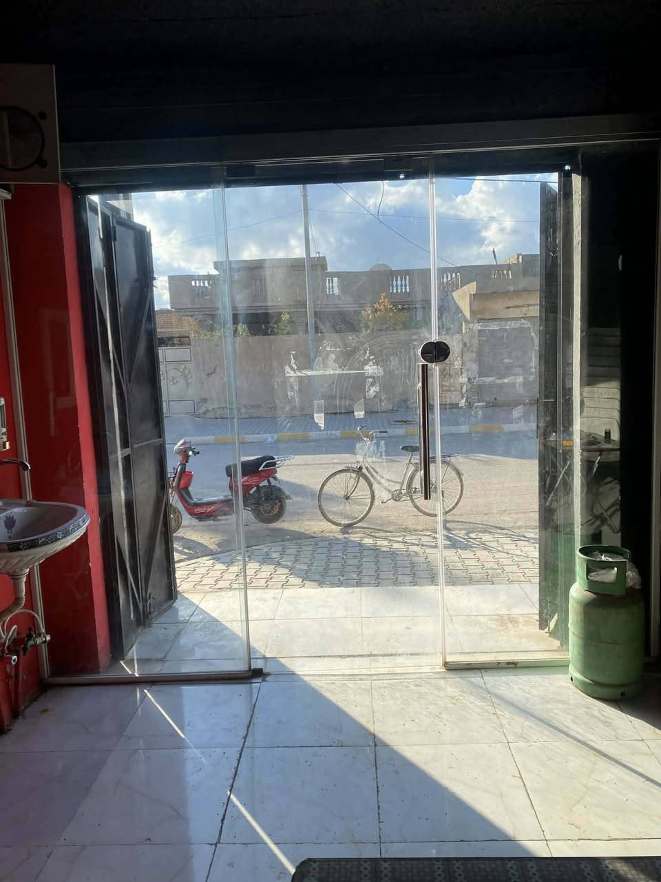 غراض مطعم للبيع
‎1-فرن لحم بعجين
‎2-فرن بيتزا
‎3-فتاحه عجين
‎4- عجانه 25 كيلو
‎5-ميز مرمر مفصل ؏ الفرن
‎6-ميز ستيل
‎7-گريل
‎8-شواية كص
‎9-عارضه مشروبات
‎10-جام خانه ١٠ ملم
‎10-ميز عدد ٣+كراسي+مجمدة كبيره
ملاحظة ابيع المطعم شلع يعني تشيل الغراض تفتح بالمكان الي يعجبك كله شغال  وبالشرط تجي تشوف بعينك 
العنوان صلاح الدين طوز خورماتو


**إذا كنت صاحب هذا الإعلان وتريد حذفه لأي سبب، رجاءا أرسل رسالة إلى الدعم الفني**