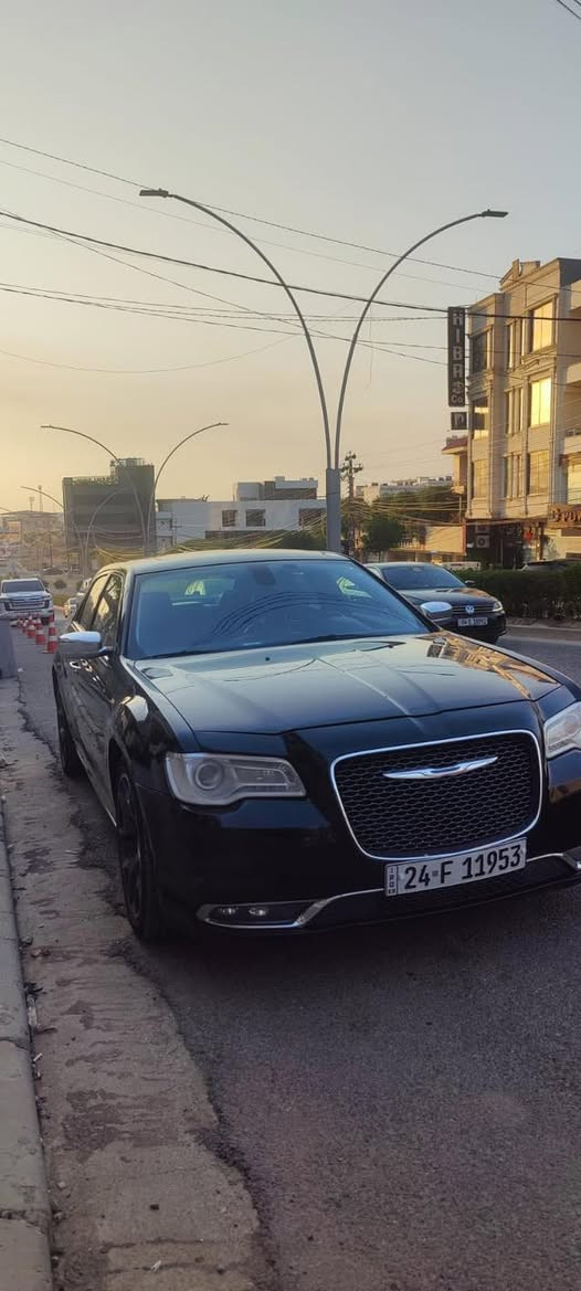 السلام عليكم.
كرايسلر C300 للبيع 2017.

رقم: دهوك بأسمي وسنوية جديدة.

حادث: بدون حادث كلين تايتل

الممشىٰ:140 الف ميل 

اللون: اسود كما موضح في الصور.

الويل: عليها مال كرايسر S300 اصلي شركة

السعر 235 مجال 

الملاحظات: بيها PDR بجاملغ السايق على گد اصبع.

مواصفات فول للاخير عدا رادار امامي مكانها اربيل 

للاستفسار *********** 

***********
