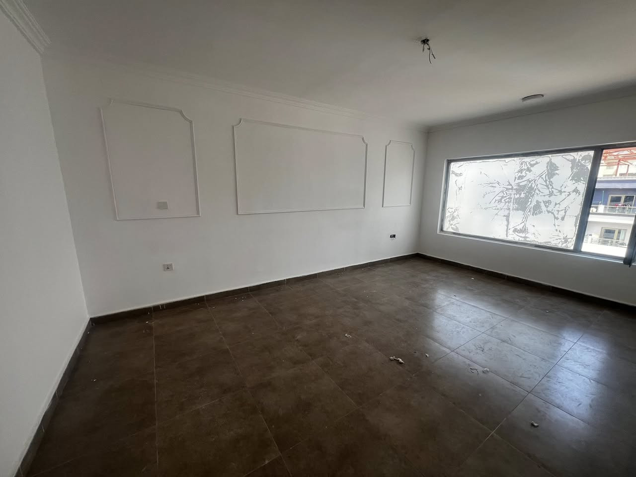 شقة للايجار – مجمع المحبة السكني

📍 الموقع: السيديه مجمع المحبه 

🏬 الطابق: 7

📐 المساحة 103 م²

🛏️ غرف النوم: 2 غرف

🌇 إطلالتين داخلية على المجمع والثانيه ع الخارج بنظر جميل

غرفتين نوم وصاله ديكورات ومطبخ وصحيات وبالكونات عدد 2 

كهرباء 24 ساعه مفتوحه وايضا نظام سكيورتي 

بارك سيارات

🏠 الشقه فارغة غير مسكونه  ومجهزه بسبالت ومطبخ كامل والشقه جديده 

💰 السعر: 900 الف

📞 للاستفسار: *********** صاحب الشقه حصرا
