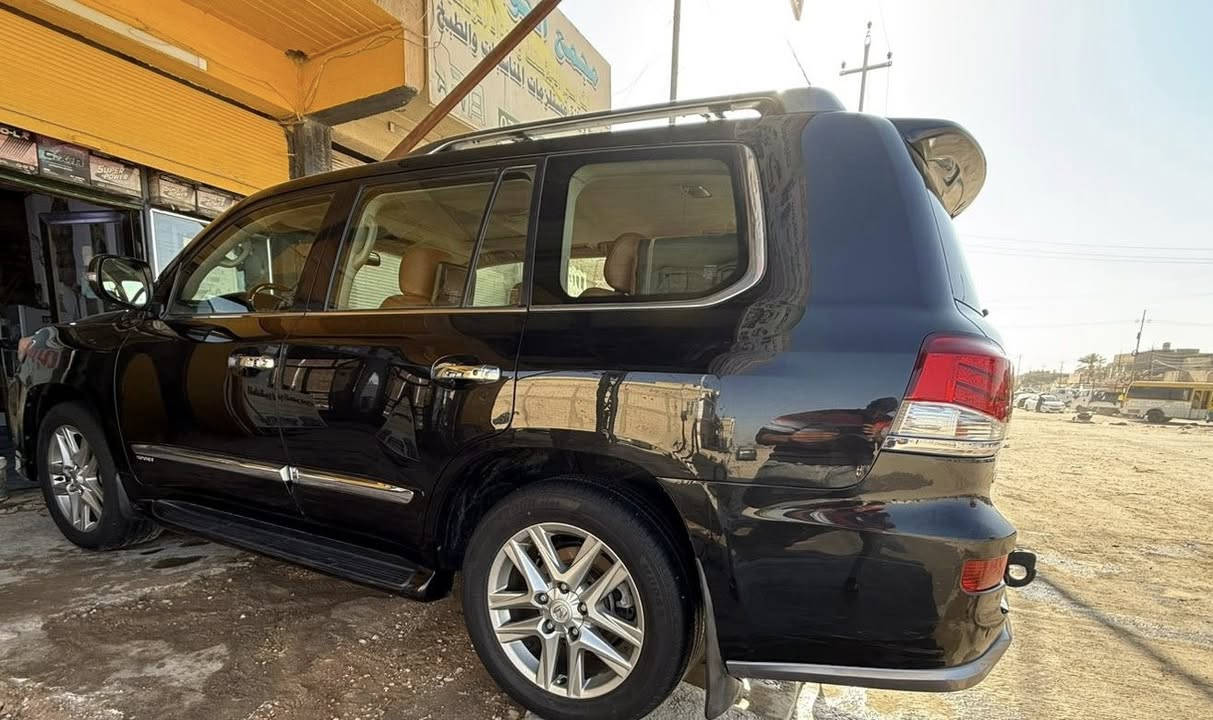 السلام عليكم للبيع لكزز 2013 LX570 كفاله عامه فوول 1/1
جديده ماشيه 196وضع الشركه ممفتوح بيها شي 

كلشي بيها شغال اي نقص مبيها وترايها يخبل تخم تاير حداديه 

للبيع فقط 350$

للاستفسار ***********     غير متواجد عل نت
