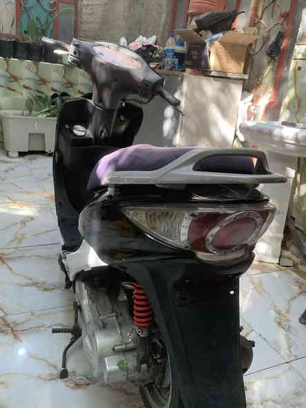كامكو g4. مكينه 125 سرعته ١٤٠.  مكينه مفتوحه دراجه شوفتك عينك نضيفه وكلشي بيه شغال. والكهربائيات جديده .  سعر  450 بيها مجال بسيط  مكان نجف براكيه 
للستفسار ***********
