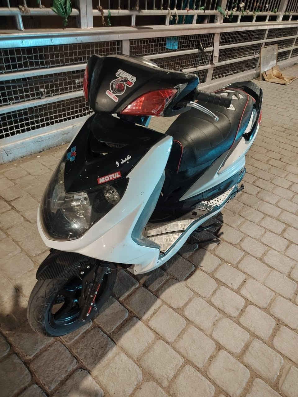 سلام عليكم سكنس فحل للبيع بوشه 59 ونص بلاددد مكينه ممفتوحه كله شغال كهربائيات اشاير لايت بك لايت تجي تفحص وتاخذ جيب وياك الف فيتر السعر (750) وبيهه مجال قليل مكاني بغداد شعب الثعالبه *********** تحياتي للجميع ❤️🔥
