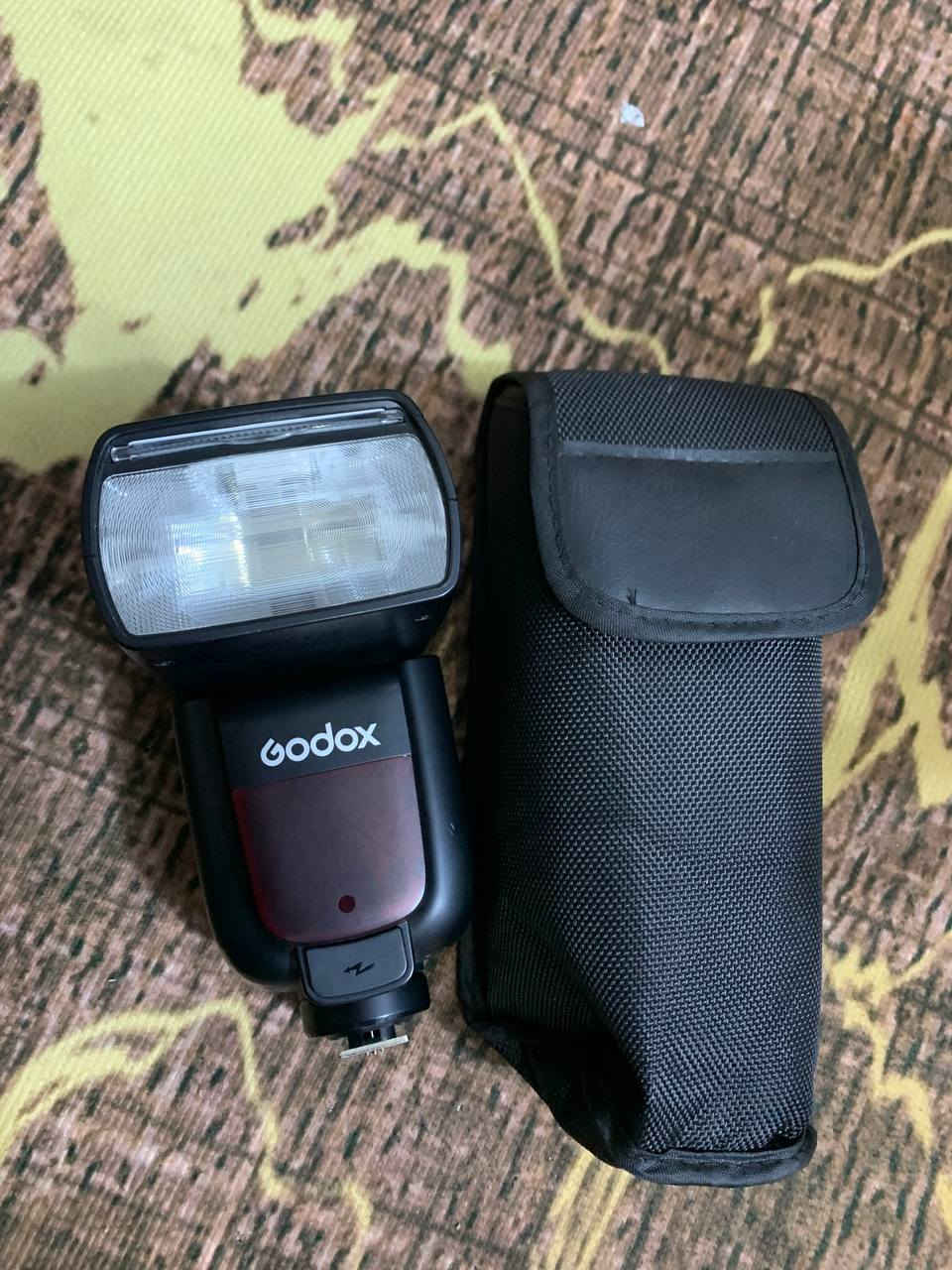 سلام عليكم البيع كامره نيكون 7000 ب450
نضافه 70% 
رولن جديد بكنتورته يشيل وزن 2كيلو.  ب240
درون سي فلاي جديده 
ب300
فلاش  متوازي وريد ابيعهن
ب40  
وهاذه رقمي ***********
