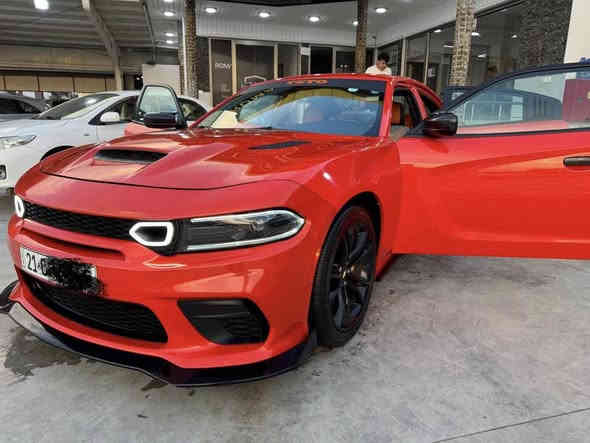 جارجر 2022  اصل ماشيه٥٠ الف حقيقي رقم سليمانيه بااسمي صور الضرر مرفقه بالمنشور فقط بنيد بدون دواخل عالفحص ابيعك وباامريكا بيها باب وجاملغ كلير وارجع واكول كلير فقط ومسؤول على كلامي بدون فتح بدون معجون بدون حادث فقط كلير السيارة جديدة بمعنى الكلمة استخدام شخصي 
داخلها لون احمر 

سياره جديده بمعنى الكلمه

المحرك : V6.  3.6L .

المواصفات :

* جناح خلفي بلادي
* ويل قياس 20 انچ  بلادي تخم تاير جديد
* ستيرن رياضي . 
مقاعد رياضية جلد   . 
* مصابيح أمامية زنون . 
* كشافات الضباب زنون . 
* المصابيح الأمامية مع LED . 
* حساسات . 
* شاشه كبيرة مع نظام ملاحة نفكيشن GPS .
* الشاشة مع اوپشنات SRT . 
* سستم صوت الپاين .
* مقاعد أمامية كهربائية عدد 1 
* مقاعد أمامية وتدفئة . 
* تشغيل عن بعد . *
* محدد سرعة . 
* تلفون بلوتوث . 
* كاميرا خلفية .
* مرايا متحسسة للاضاءة العالية .
* كير شفتر بالستيرن .
السيارة معروضه ٢٢٨$وبيها مجال بسيط الشراي يتصل وعيوني اله
***********
