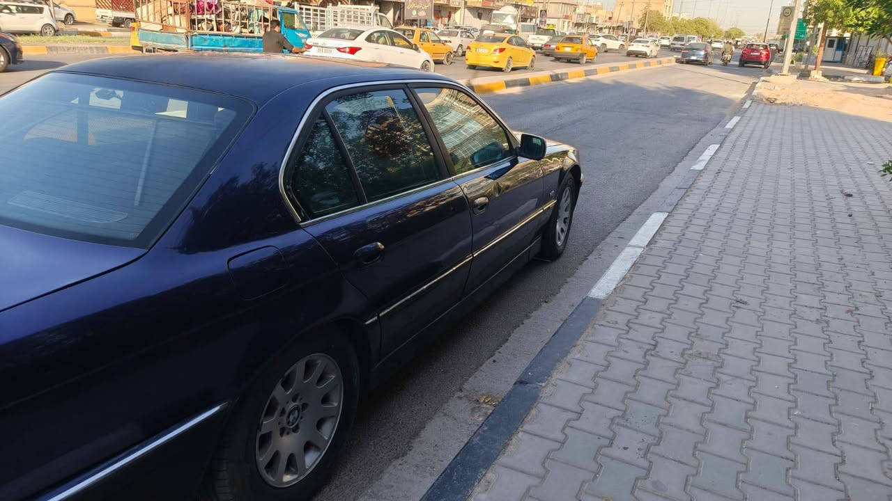 السلام عليكم بي ام 735 لون مميز ، موديل 1999 أصل،  مكفوله من الضربة، محرك و گير مكفول، صدر امامي و خلفي اصلي و مكفول ، گير توربنيك ، مري شفط، صندوق شفط فول مواصفات ، رقم جديد ، هزه جديده ، سنويه بأسمي ، السعر 59 وبي مجال ، مكاني كربلاء
***********
***********
