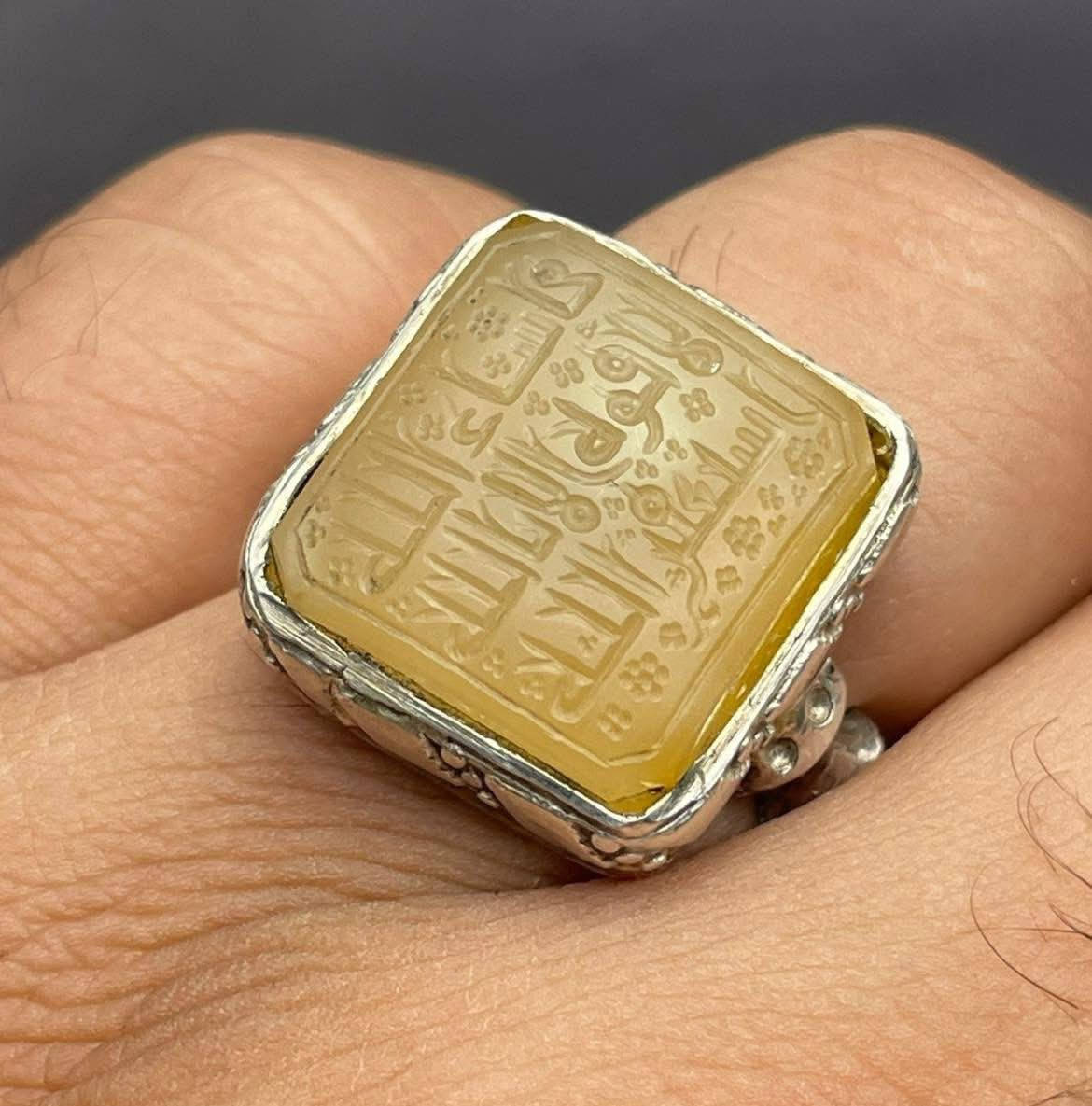 السلام عليكم محابس 2  يمانيات الاول مخطوط سوره الناس والثاني قطع مربع الاستغفار الكبير 
السعر والتفاصيل خاص ***********بغداد الشعله
