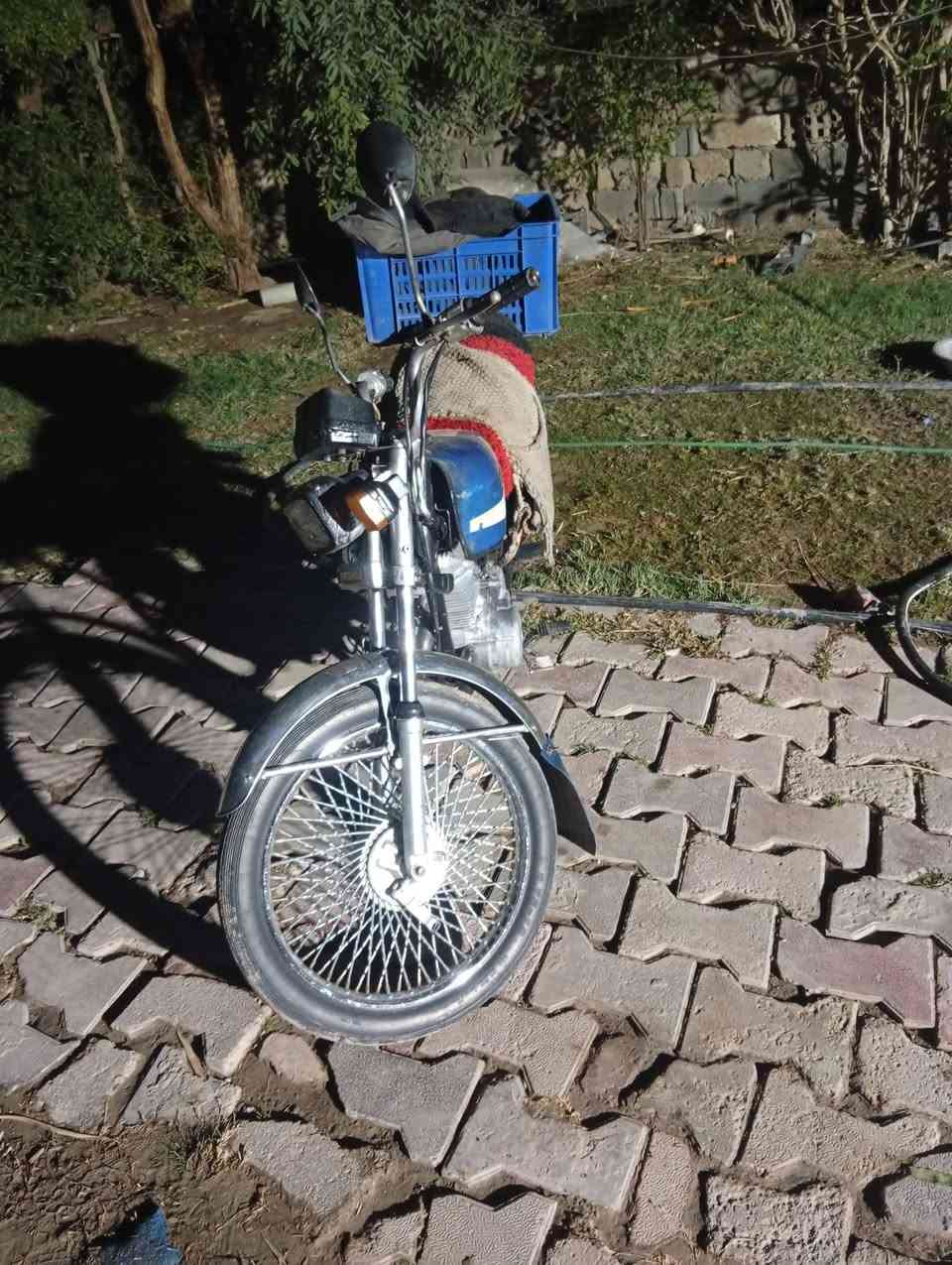 سلام عليكم دراجه للبيع موديل 15 وسعر 300ورقم***********
