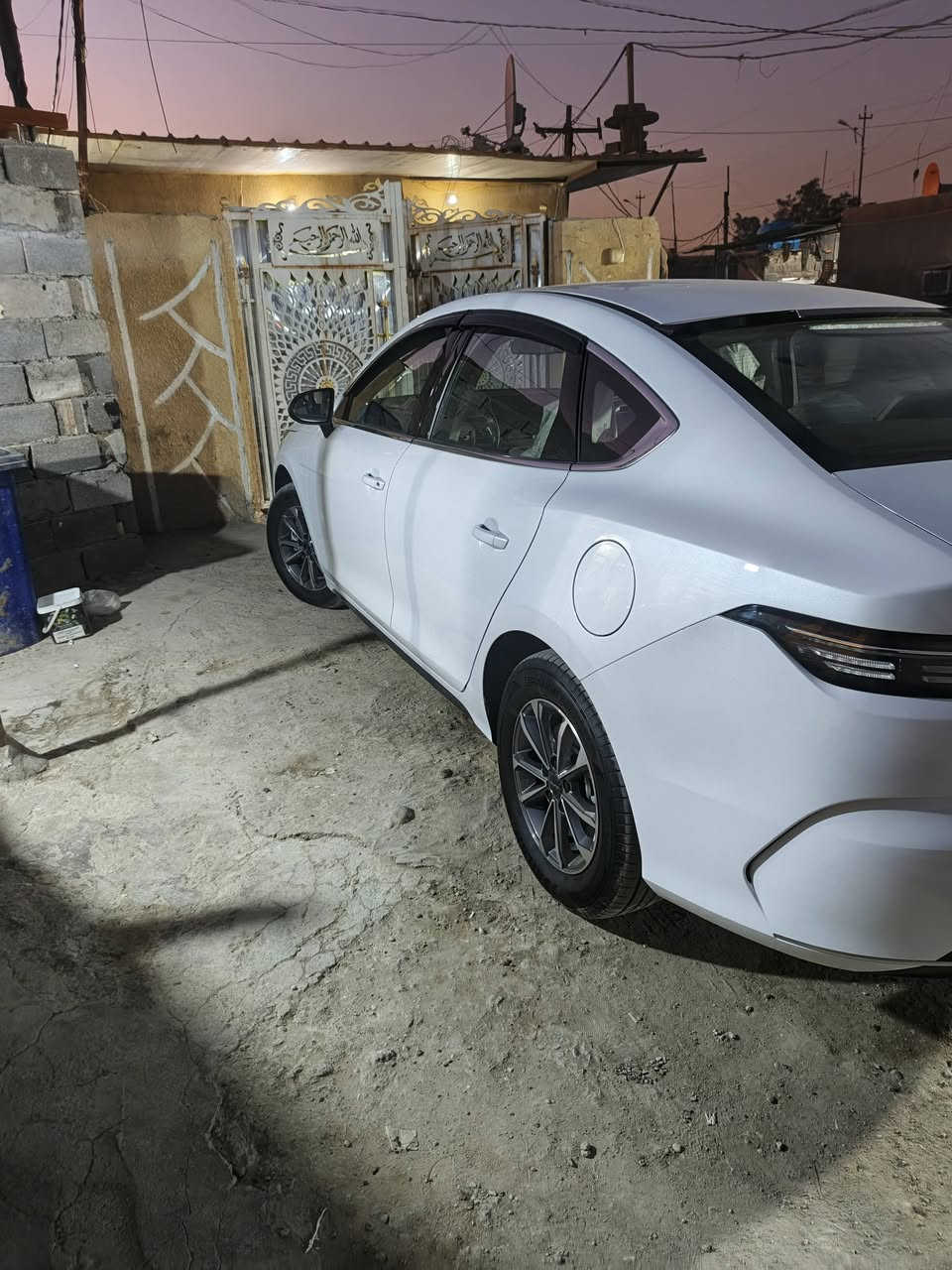 بي واي دي ديستروير2025 مغلفه وجاهزه شاشه معربه ولصقات ضد الكسر ماشي4000 على وضعه الشركه السياره جديده كلش سعرها18750 رقمي***********
