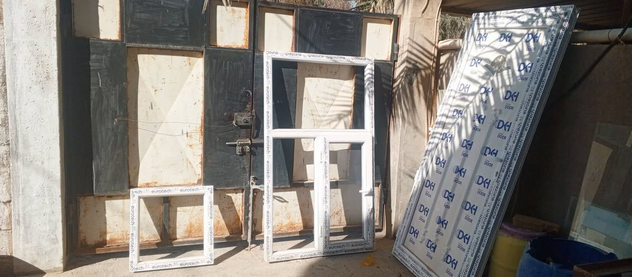 للبيع
باب بلاستك +شباك+هوائيه 
جديد ما مشدوده 
للستفسار الاتصال على الرقم ***********
