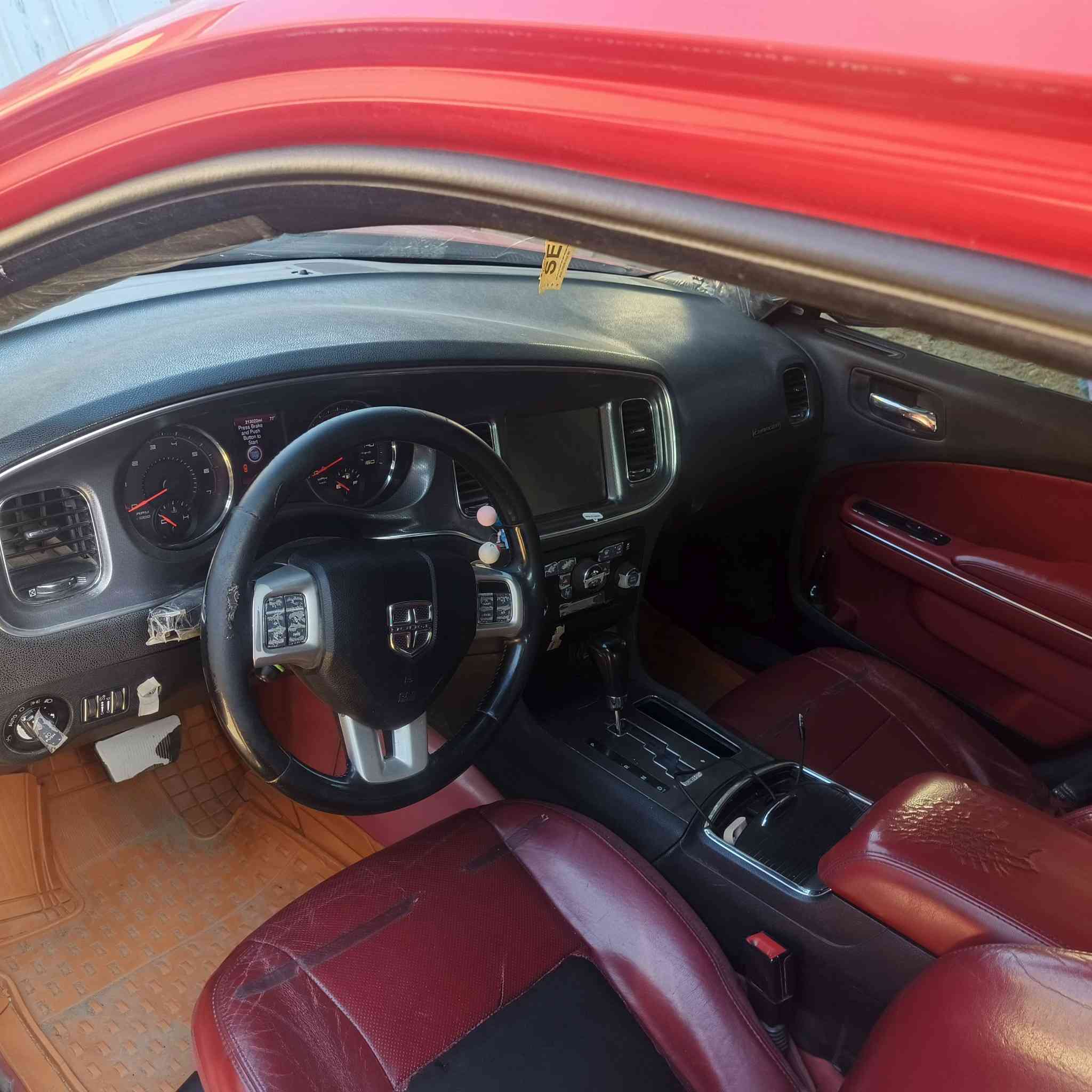 جارجر موديل 14 .رقم انكليزي السياره جاهزه مبيها شي كير محرك خير من الله حداديه وسط .السعر 150 .
السياره ترهم مراوس .متواجد علفيس .***********
