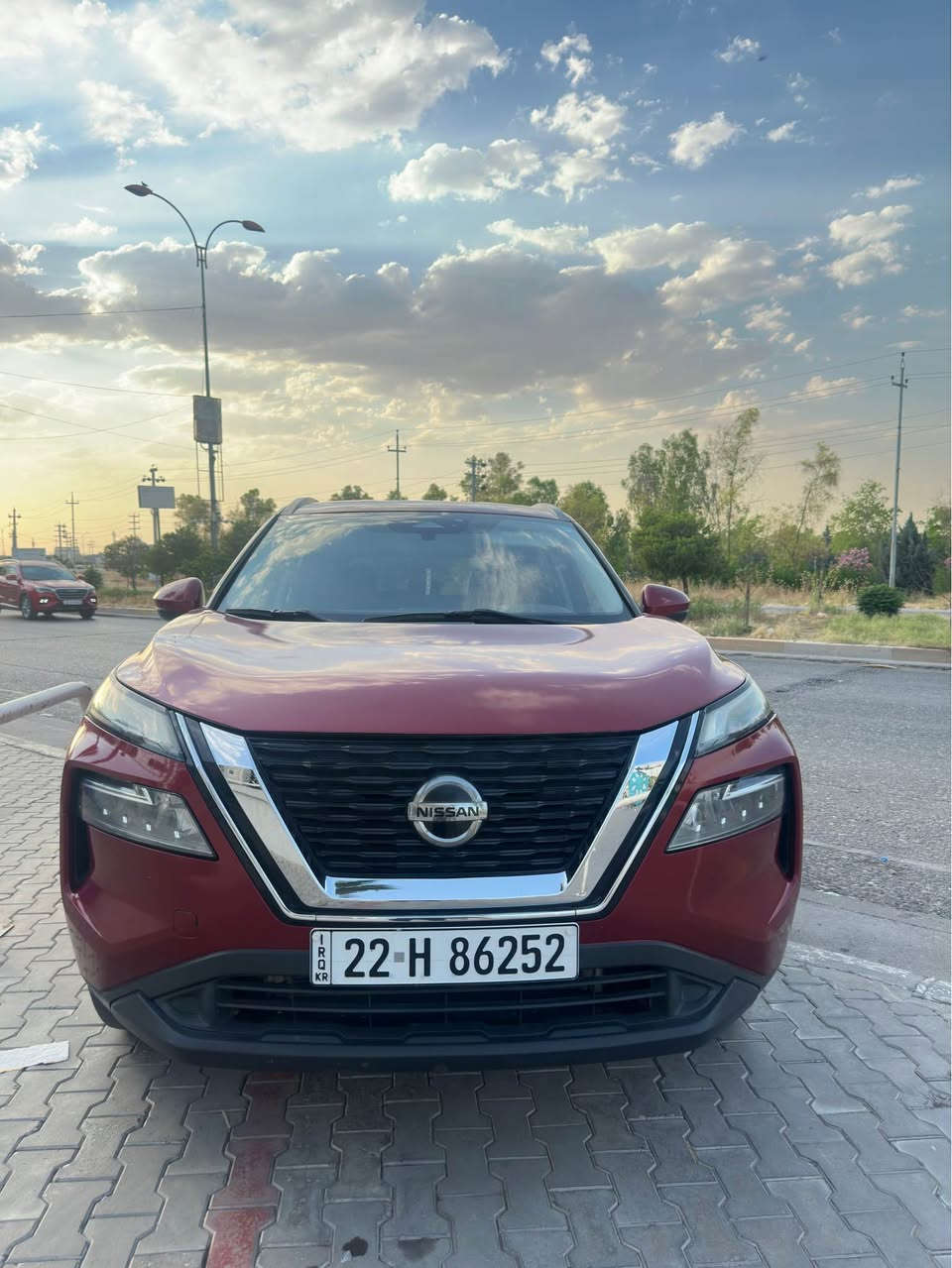 سڵاو لە  گشت لایەک 
Nissan Rogui 2021 
بۆ فرۆشتن مواسەفات ئەمریکیە و SV 
تایبەت مەندیەکانی 
AWD 

5 مۆدی لێ خورینی هەیە 
Sport 
Auto 
eco 
snow 
Ofrowad

Auto hold
 

V4 2.5 

سەیارەکە سەنوی و رەقەمی نوێیە  و بە ناوی خۆمانەوەیە 

سەیارەکە حیزام بۆیاغە  و سەقفی لای سایەق نزیک  ٤ پەنجە بۆیاغی هەیە و پشتەوەی سایەقیش بەهەمان شێوە ٤ پەنجە بۆیاغی هەیە لای سایەقیشی ناوەی گرتوە بەڵام زۆر نیە و پشتیشی کەپسە  

گێر و مەکینە و دەبڵ ئەکسلی بەشەرت 

تەفاسیلی سەیارەکەم نوسیوە هەر پرسیارێکی تریشتان هەبوو تەلە فون بۆ ئەو رەقەمەی خوارەوە بکەن واتس ئاپی لەسەرە 

*********** 

سعریشی ١٤٥ وەرەقە و معامەلە !

سەیارەکە لە هەولێرە أربيل, العراق
