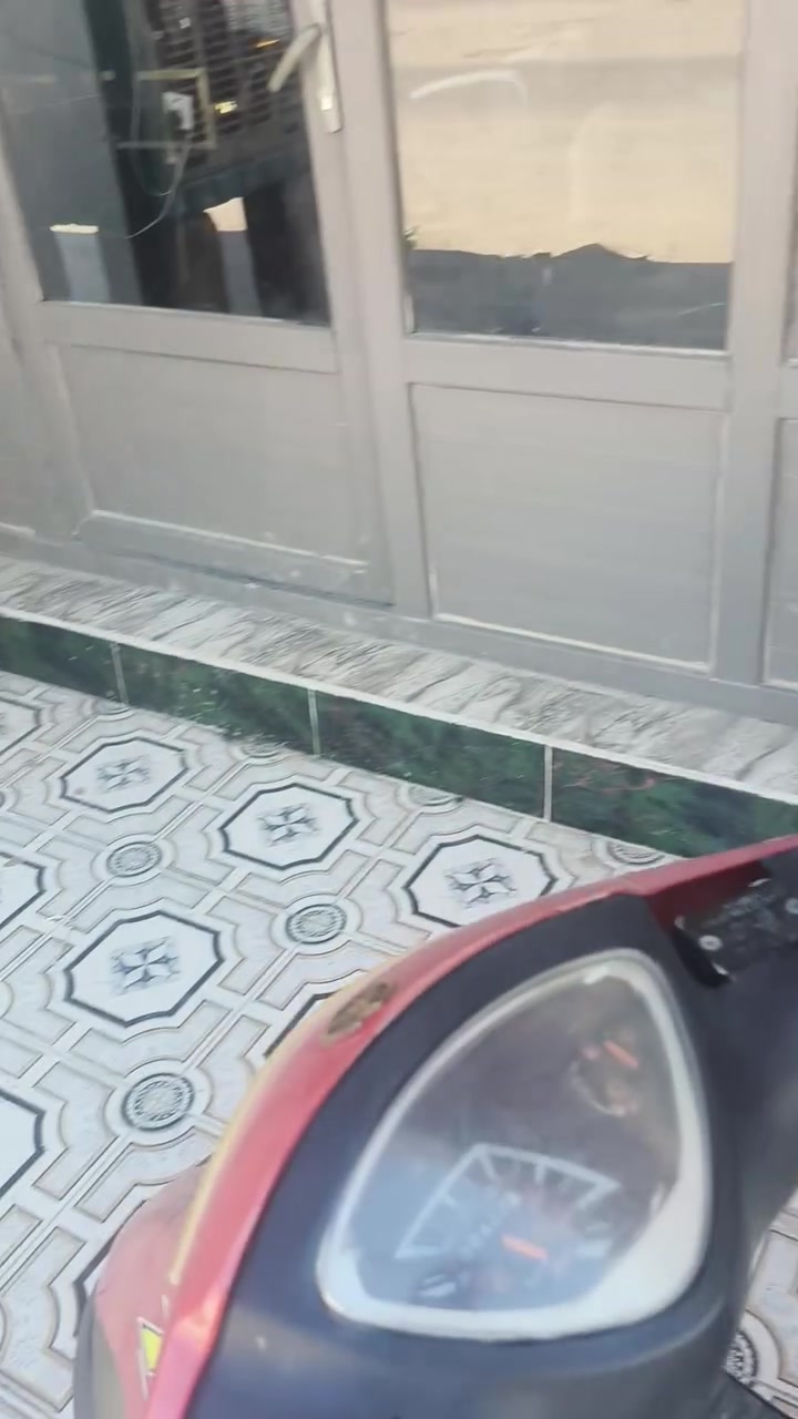 دراجه نظيفه ما بيها كل شيء شغالات كل شي بيها ماكس عدله رايدها بسعر 300 لانو انا بدي يوم يم الزوبه***********
